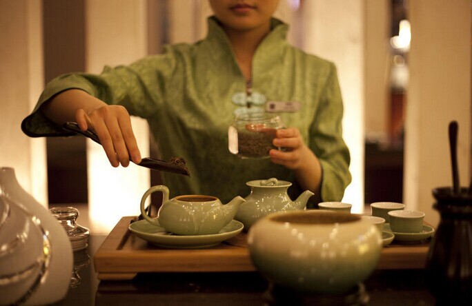 傳統(tǒng)化or標(biāo)準(zhǔn)化，中國(guó)茶市場(chǎng)應(yīng)如何破局？