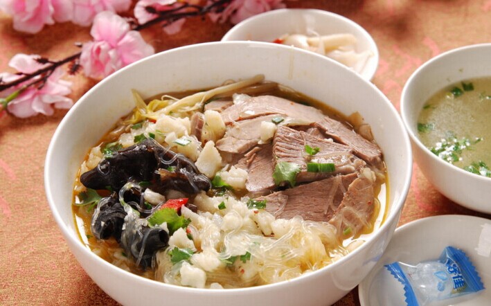 特色美食被“標(biāo)準(zhǔn)化”背后的思考：同質(zhì)化問(wèn)題怎么破？|餐飲界