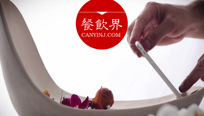 將餐盤打造成“拍照神器”，這家餐廳完成一次完美的社群營(yíng)銷！