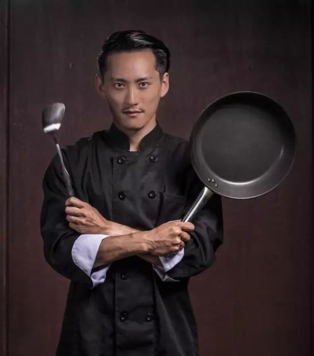 明明可以靠臉吃飯，卻做了豬手外賣，月流水做到20