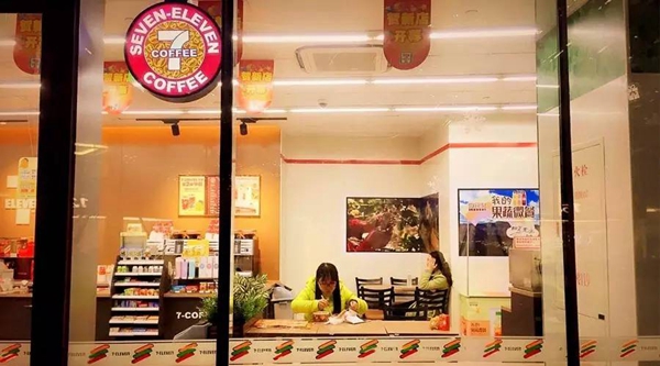 便利店紛紛跨界玩起餐飲，對(duì)餐飲企業(yè)是福還是禍？