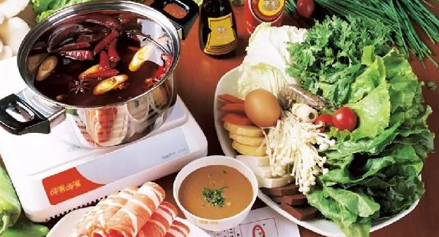 呷哺進(jìn)軍火鍋調(diào)料，火鍋品牌入局調(diào)料市場漸成常態(tài)