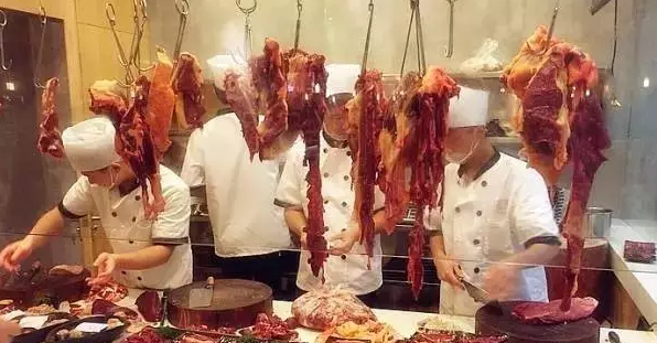 11月6日，“哞哞叫”和深圳名廚委員會(huì)的大師共同見(jiàn)證“?！钡膫髌?></a>
          <div> <a href=