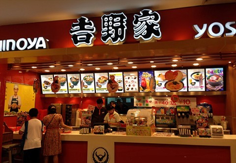 一碗牛肉飯賣了100多年，年?duì)I收79億！|餐飲界