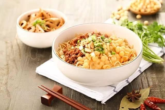 他把一個(gè)單品做到整個(gè)城市為之“瘋狂”，背后的秘密竟是這樣！|餐飲界