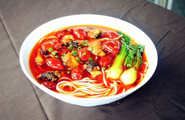 多家小面館員工稱幾月未領(lǐng)工資，重慶小面不賺錢了？