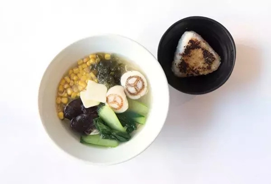 奔馳干起了餐飲，網(wǎng)友評(píng)價(jià)是這樣的……