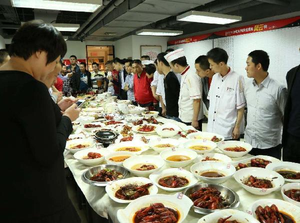 打造“白粉級”餐飲爆品，這個(gè)品類讓他一年瘋賣4個(gè)億