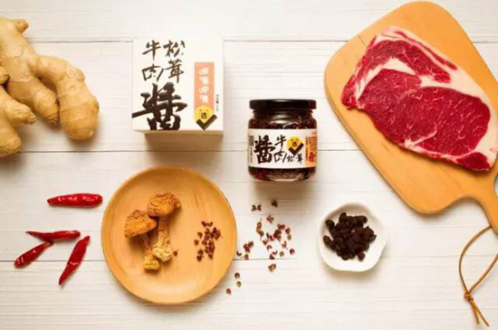 面對早已對手林立的調(diào)味品市場，呷哺呷哺為何現(xiàn)在才選擇進入？|餐飲界