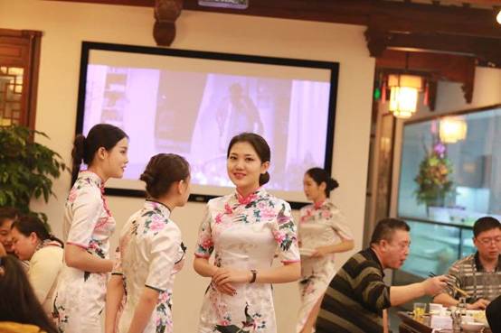 1個(gè)月火爆整個(gè)重慶，這家重慶火鍋店到底做了啥?