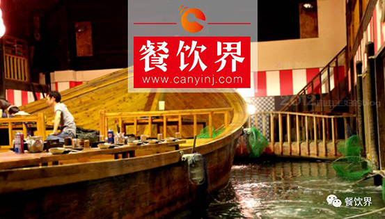城會(huì)玩！這家火爆日本的居酒屋，竟然可以一邊釣魚一邊吃生魚片！