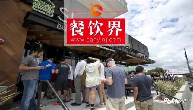 和麥當(dāng)勞唱反調(diào)，要將漢堡包賣(mài)出格調(diào)，“Shake Shack”為啥能受到年輕人追捧？