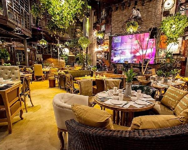開便利店、書店、花店、家具店……餐飲老板開始跨界！