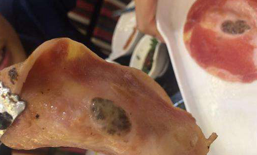 顧客在?？趷凵锌筒蛷d吃到“惡心”烤肉？商家回應(yīng)：是積血肉