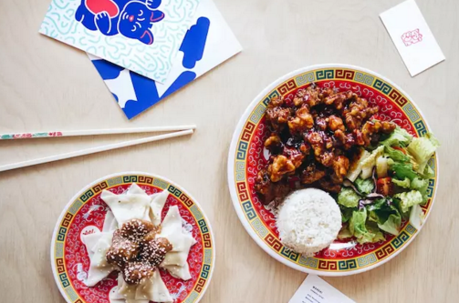 加拿大這間亞洲簡(jiǎn)餐店，設(shè)計(jì)靈感來(lái)自招財(cái)貓