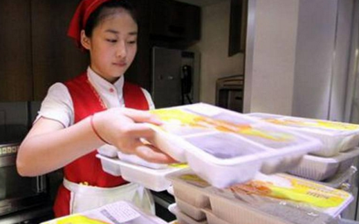高鐵上可以訂外賣(mài)了！肯德基、麥當(dāng)勞、真功夫們率先“上車(chē)”！