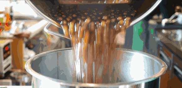 一杯奶茶=8罐紅牛！你們愛喝的COCO、貢茶等暢銷奶茶，還敢喝嗎？