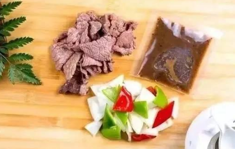 逼走“街霸”黃燜雞，60家外賣(mài)品牌，總結(jié)6招，避免了這大坑