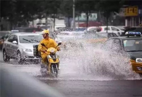 下雨天做外賣只能關(guān)店？機(jī)智的店長(zhǎng)用滴滴打車送餐...|餐飲界