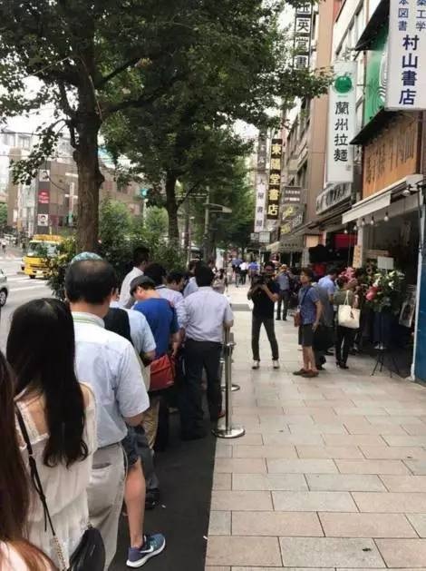 100塊一碗的蘭州拉面竟在日本排長(zhǎng)隊(duì)，中國餐飲人該如何走出去？ | 深思