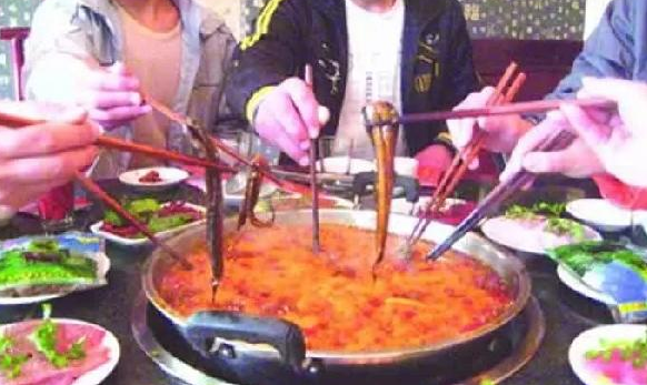 600家店5年內(nèi)縮水80％，成渝“火鍋之戰(zhàn)”，誰才是最后贏家？