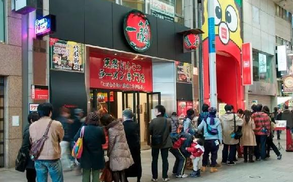 用餐全程無(wú)需交流，一蘭拉面如何治愈“一人食”顧客
