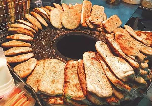 既慰藉深夜又溫暖清晨，他看過(guò)一天24小時(shí)的上海……|餐飲界