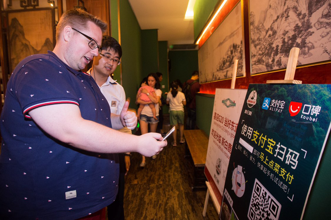 用低俗營銷抓住眼球后，是否真的會給餐廳帶來收益？|餐飲界