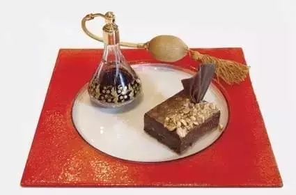 美國紐約曼哈頓出現(xiàn)最貴甜品，真心吃不起！|餐飲界