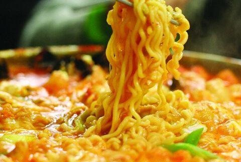 泡面三年少賣80億包，康師傅用什么打退外賣的進攻？