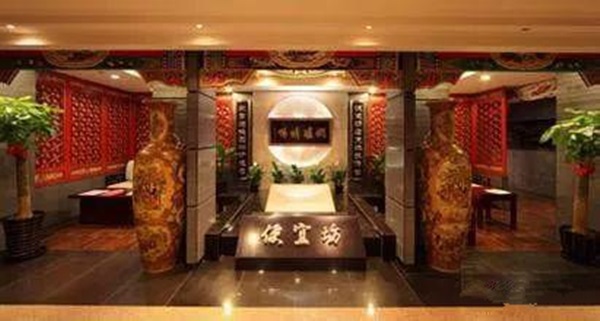 同樣都是做鴨，成名600年的烤鴨鼻祖，竟這樣被全聚德?lián)屃孙L(fēng)頭？