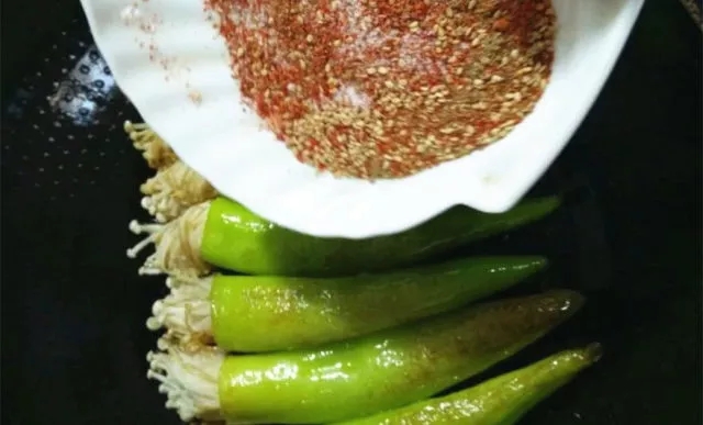 你只知道用金針菇來涮火鍋，學(xué)著這樣做健康又美味