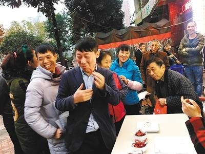 火鍋店奇葩招聘引熱議：你能吃多辣，工資就有多高