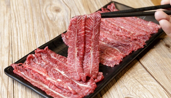 這個(gè)城市400多家潮汕牛肉火鍋，今冬只剩下101家，原來被串串香給頂了|餐飲界