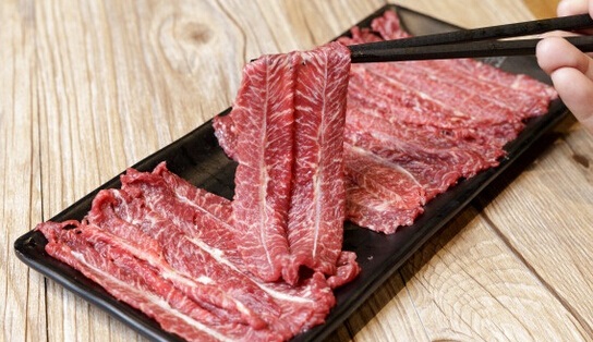 這個城市400多家潮汕牛肉火鍋，今冬只剩下101家，原來被串串香給頂了