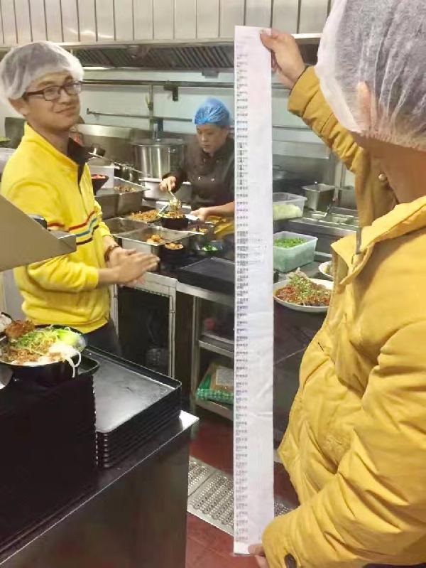 月賺750000元，獲得358108個點(diǎn)贊，這家小小米粉店想從3萬億中分一杯羹
