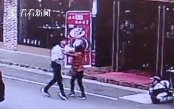 餐廳女員工遲到1分鐘被辭退，還被負責人猛踹、狠扇耳光