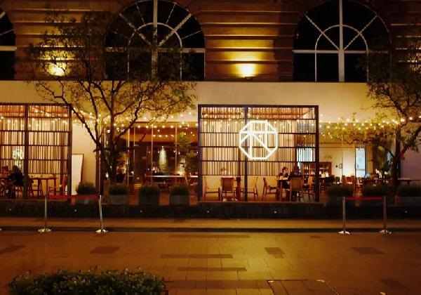 他在酒吧街上花400萬開了一間包子鋪，結(jié)果……