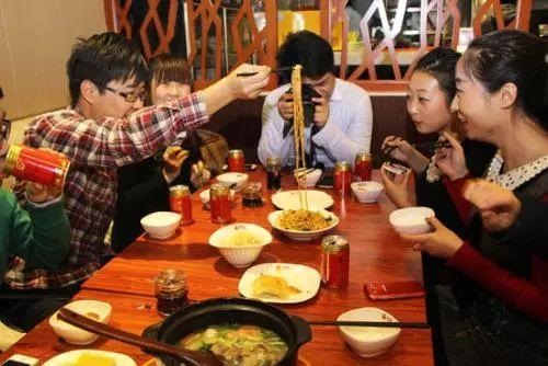 客流劇增、人員混亂，春節(jié)要怎么值班才能讓顧客滿意，讓自己多賺？