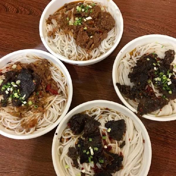 我們常德人的一天，是從嗦一碗米粉開(kāi)始的