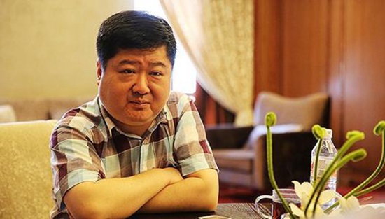 他靠4張餐桌起家15年成餐飲首富，今公司股票面臨拍賣(mài)或丟控制權(quán)