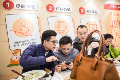 營(yíng)業(yè)額漲逾40%、人效翻3倍！詳細(xì)解剖五芳齋無(wú)人智慧餐廳是如何誕生的