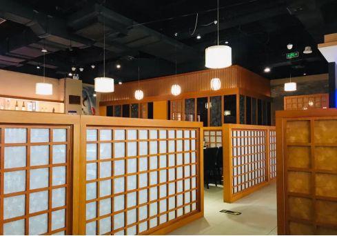 在競爭激烈的日料紅?！耙倭⒉坏埂?，這家日料老店做對了什么？