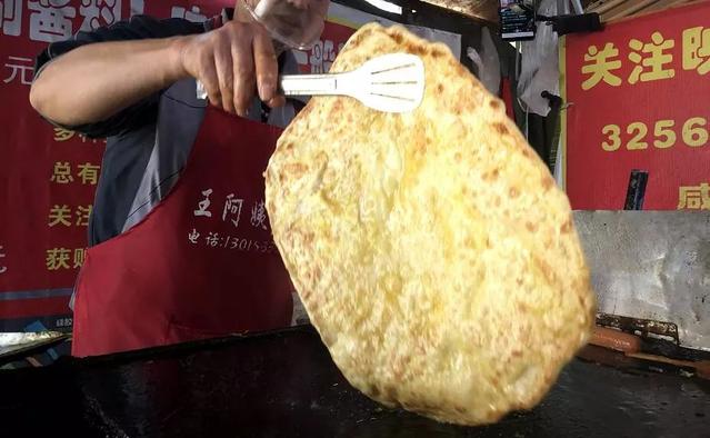 每天工作8個小時，賣200多個灌餅，月入4萬還買了兩套房！