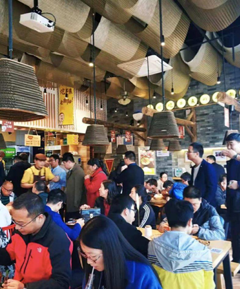 100多平的店面日收1.5萬(wàn)，翻座達(dá)6次以上，憑什么？