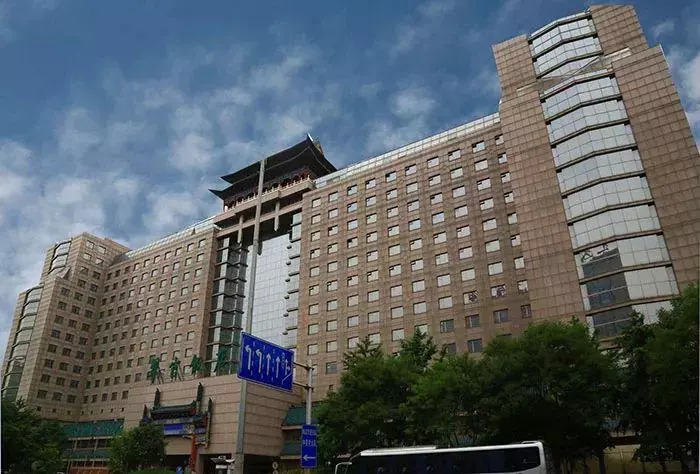 京東買下翠宮飯店辦公用？透過高端飯店的衰落看餐飲 | 餐見
