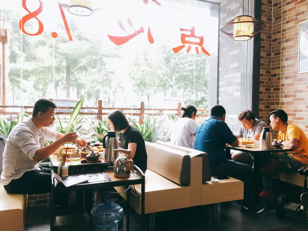 星巴克、西貝、呷哺呷哺……　大牌來了！社區(qū)餐飲正在逆襲？|餐飲界