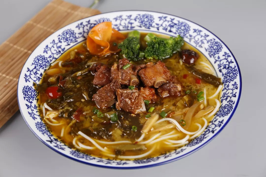 為什么摳門的餐飲老板容易賺大錢，大方的卻都關(guān)門了？