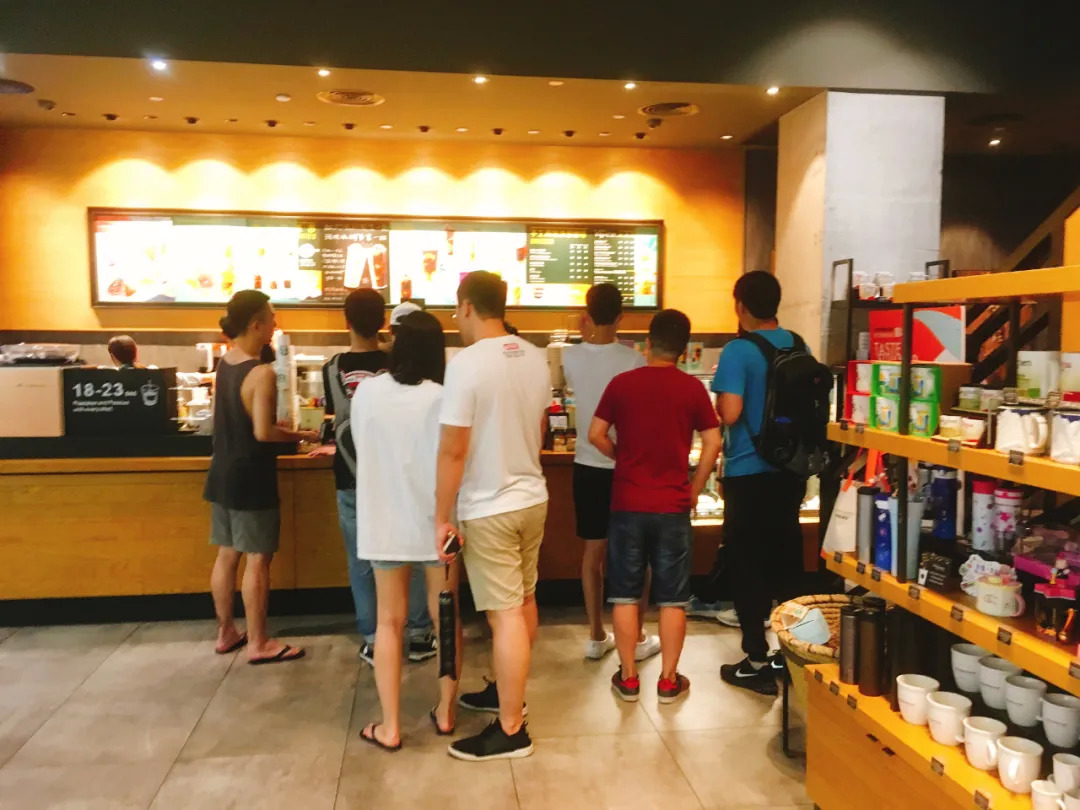 茶、咖不分家！喜茶與星巴克的成功有何共性？｜餐見|餐飲界
