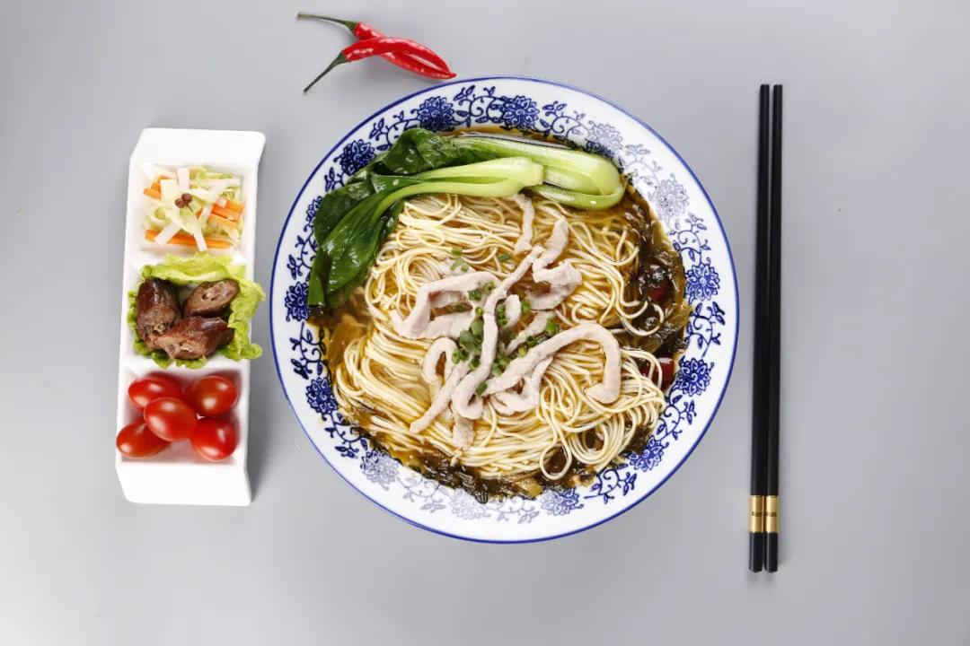 “被人忽悠”開(kāi)飯店，20萬(wàn)打水漂，最后他總結(jié)了一句話